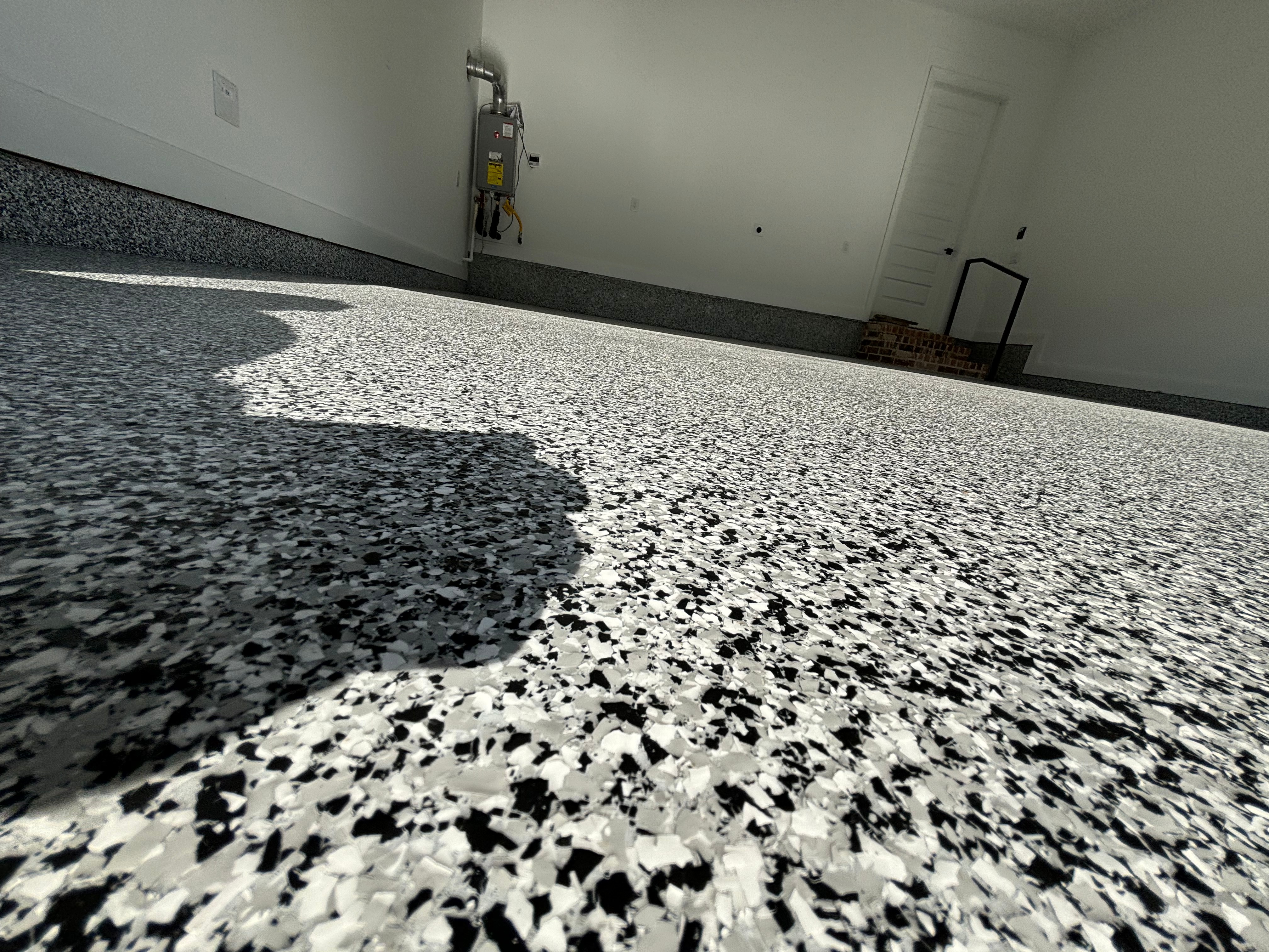 Bold Large-Chip Flake Garage